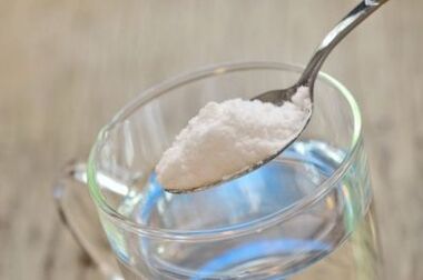 A teaspoon of sweet soda