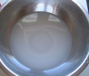 Soda divorced into a water pot